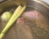 A picture of step 1 of Bún bò Huế.