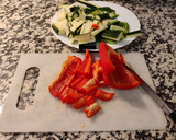 Foto del paso 2 de la receta: Merluza en salsa de tomate y verduras con queso