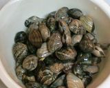 A picture of step 2 of Asari Clam Rice.