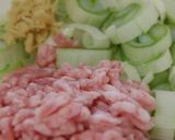 A picture of step 1 of Microwave-Steamed Ground Beef and Tofu.