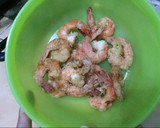 Foto langkah ke 2 dari resep Enoki Udang Asam Manis Pedas.