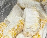 Hình bước làm 2 của món Cơm nhà với canh sườn rau muống nấu sấu, ngô chiên bơ rong biển vụn, đậu cove luộc rắc mè, chả mực