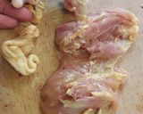 Foto del paso 1 de la receta: Muslos de pollo en salsa roja con nopales