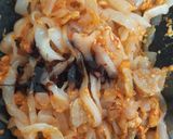 Foto langkah ke 2 dari resep Mie Tiaw Goreng Bakso.