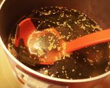 A picture of step 1 of Instant Wakame Seaweed Soup.
