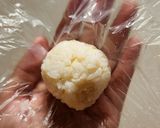 Foto langkah ke 2 dari resep Bola Bola Nasi Uduk.