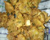 A picture of step 3 of Besan Alu Ke pakory.