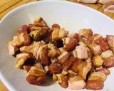 รูปขั้นตอนการทำที่ 1 ของ ข้าวหน้าหมูสามชั้นทอดซีอิ๊วไข่ดาวกรอบ