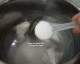 Foto langkah ke 2 dari resep Sup Kimlo Kembang Tahu Simple.