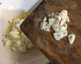 Foto del paso 2 de la receta: Arroz con mejillones, surimi, azafrán y pimentón
