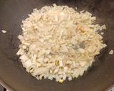 Szalonnás–gombás–vajbabos sertéstokány🥓🍄‍🟫🫘 recept fázis 3 fotója