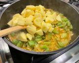 A picture of step 10 of Potatoes and Celery in Pork Broth.