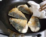 A picture of step 3 of Easy Curry Teriyaki Mackerel.