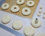 A picture of step 4 of Fluffy Milk Doughnuts.
