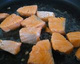 A picture of step 1 of Spinach and Salmon Cream Pasta.