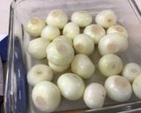 A picture of step 2 of Pickled onions.