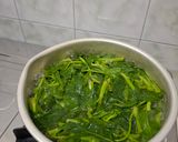 Foto langkah ke 1 dari resep Plecing Kangkung Rebus Sambal Tomat Segar.