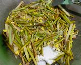 Foto langkah ke 3 dari resep 37. Tumis Sulur Campur Kecambah Dele.