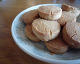 A picture of step 8 of Crispy Kinako and Salt Cookies.