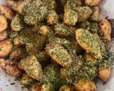 A picture of step 3 of Crispy Ratte Potatoes in the Air Fryer 🥔.
