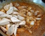 รูปขั้นตอนการทำที่ 6 ของ แกงกะทิไข่ปลาหมึกใส่กล้วยดิบ
