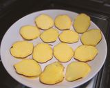 A picture of step 2 of Non-Fried Potato Chips Easy in the Microwave.