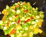 Foto langkah ke 5 dari resep Tumis Oyong Tahu/ Sayur Gambas.