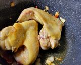 Foto del paso 1 de la receta: Guiso con fideos de arroz y alitas de pollo