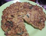 Foto langkah ke 5 dari resep Omelet Mie.