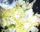 A picture of step 4 of Lunch at Home! Mie Goreng.