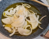 Foto del paso 2 de la receta: Chipirones encebollados con pimientos verdes italianos
