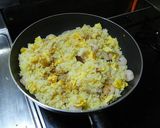 A picture of step 6 of [Farmer's Recipe] Fried Rice with Prawns and Lettuce.