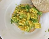 Foto del paso 2 de la receta: Sándwich de huevo y palta