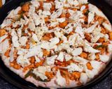 A picture of step 7 of Chicken tikka creamy pizza.