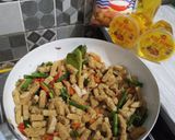 Foto langkah ke 6 dari resep Oseng Tempe Gembus.