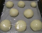 A picture of step 10 of My Daughter's Favorite Cream Buns.