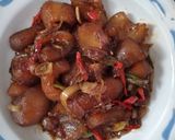 Foto langkah ke 5 dari resep Oseng Kikil Bumbu Kecap.