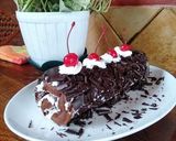 Foto langkah ke 7 dari resep Blackforest Rollcake.