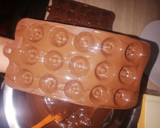 Foto del paso 7 de la receta: Bombones de chocolate con relleno de fresa 🍓 🍫