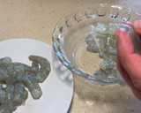 Foto del paso 7 de la receta: Tiburones con langostinos en su salsa