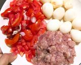 Hình bước làm 1 của món Thịt bọc trứng cút sốt cà chua