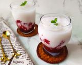 Foto langkah ke 3 dari resep Korean Strawberry Milk.