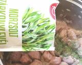Tejszínes zöldborsós sertéscomb 🍖🍃 recept fázis 3 fotója