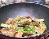 Hình bước làm 4 của món Cà Tím Xào Tóp Mỡ