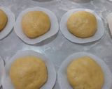 Foto langkah ke 4 dari resep Floral-Shaped Doughnuts | Donat Bunga.