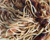 Ketchupos zöldfűszeres csirkemell, spagetti tésztával recept fázis 5 fotója