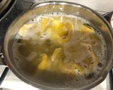 Foto del paso 2 de la receta: Tortellinis relllenos de berenjena en salsa de tomate y queso cheddar