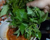 Foto langkah ke 2 dari resep Daun Ubi jalar bumbu terasi.