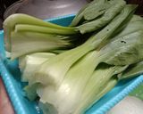 Foto langkah ke 1 dari resep Cah pakcoy ayam bawang.