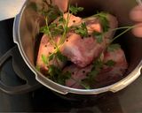 Foto del paso 2 de la receta: Codillo al horno con el jugo de su cocción